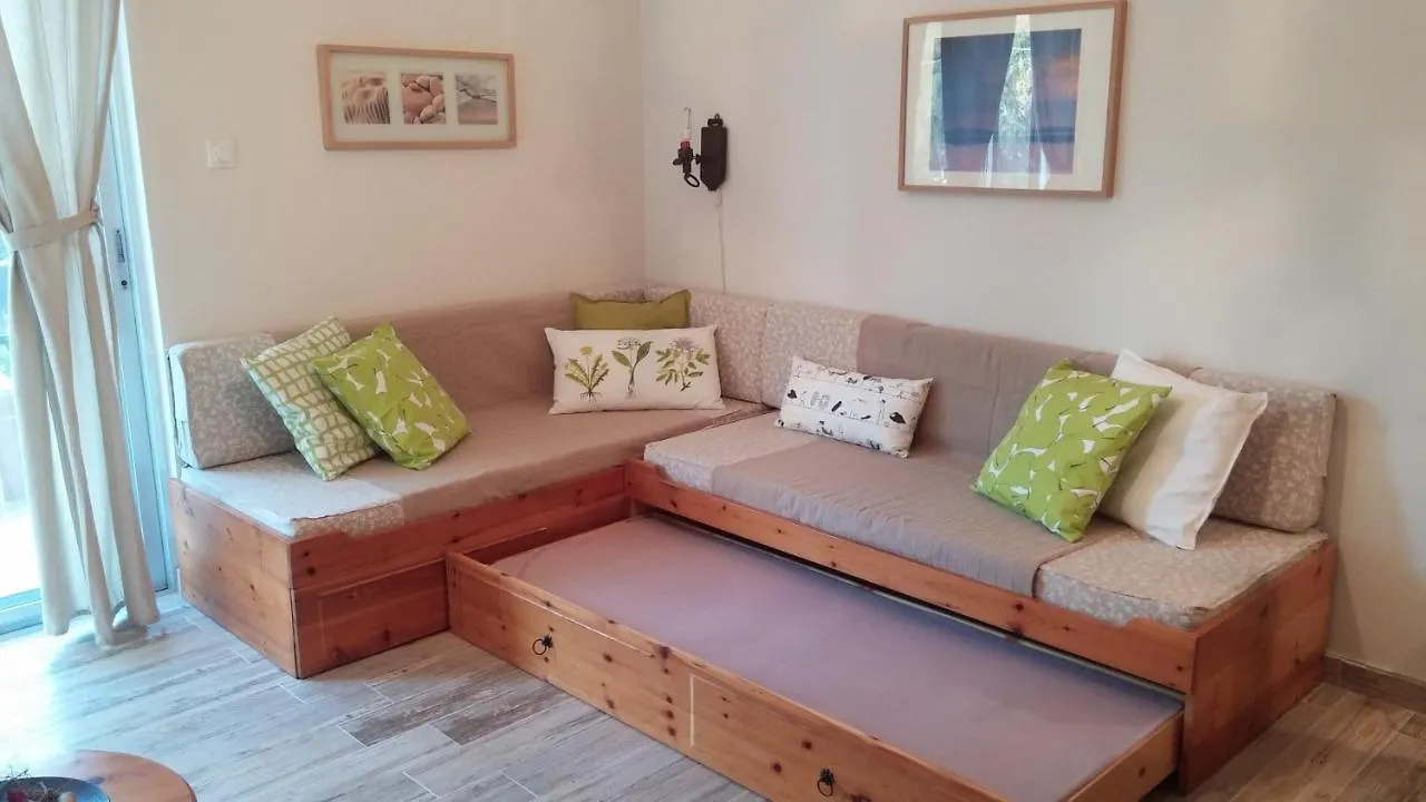 Daniil'S Seafront Apartment Nikiti