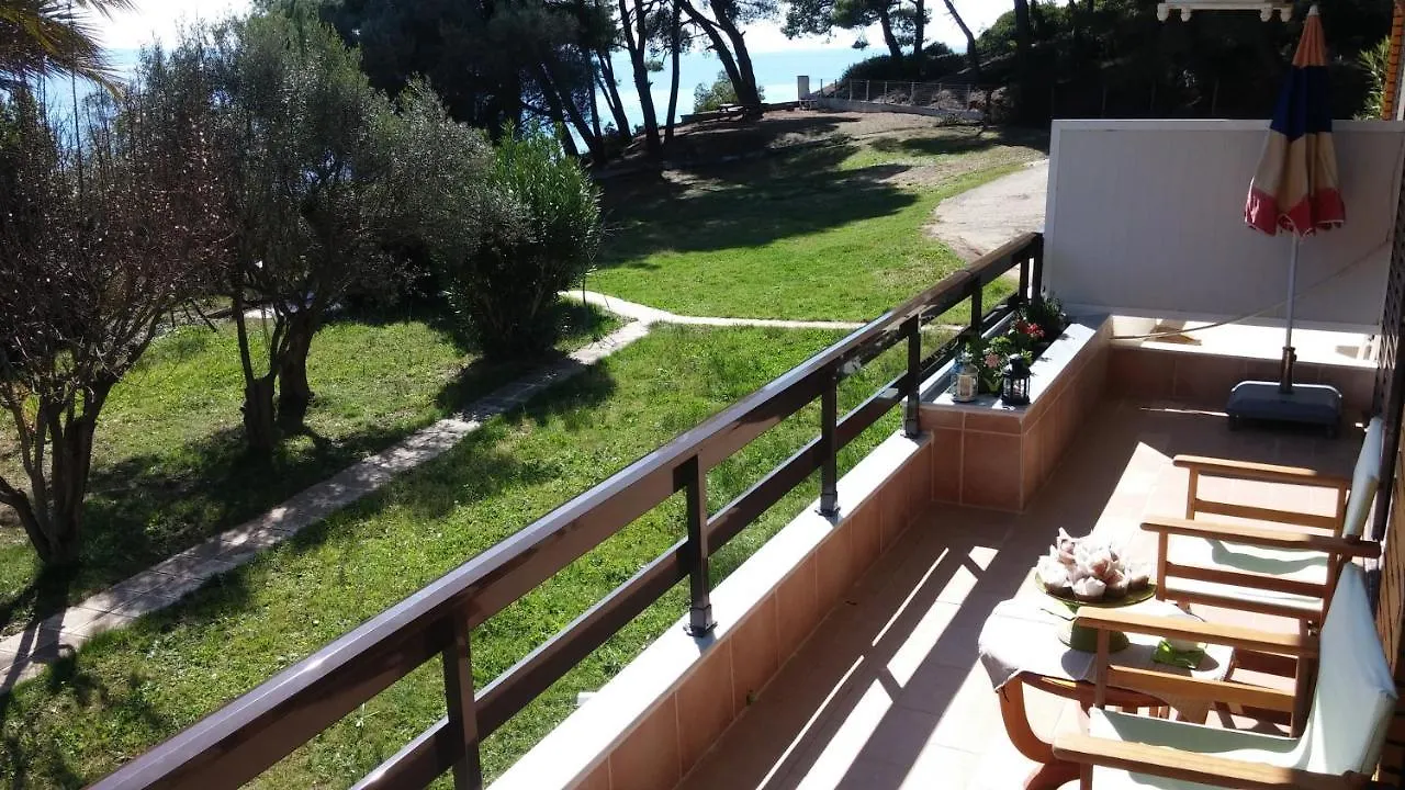 Daniil'S Seafront Apartment 니키티