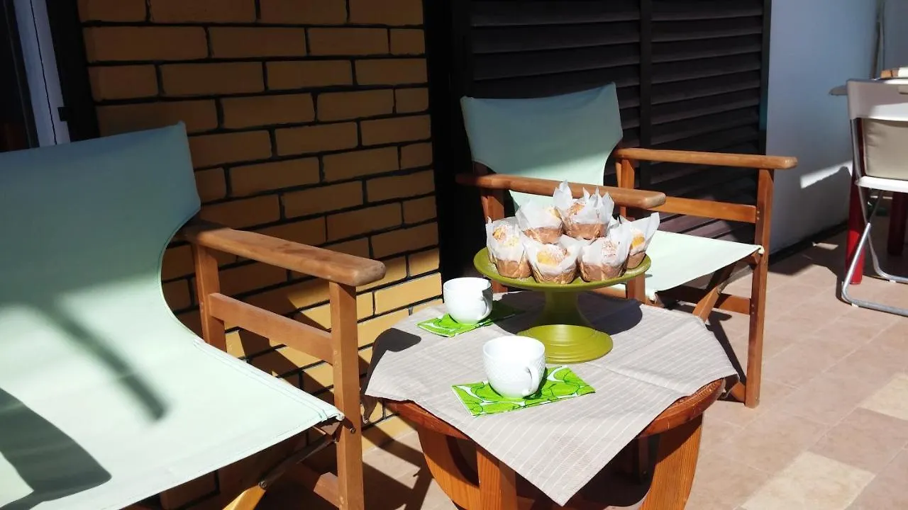 Daniil'S Seafront Apartment 니키티
